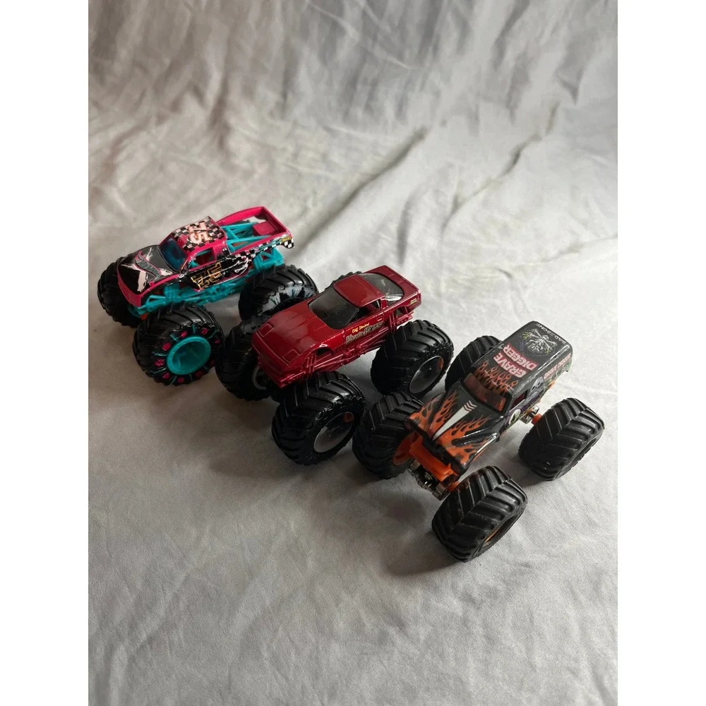 Hot Wheels Toys Monster Truck Lot Grave Digger‎ Vette Multicolor 1:64 3pc Set